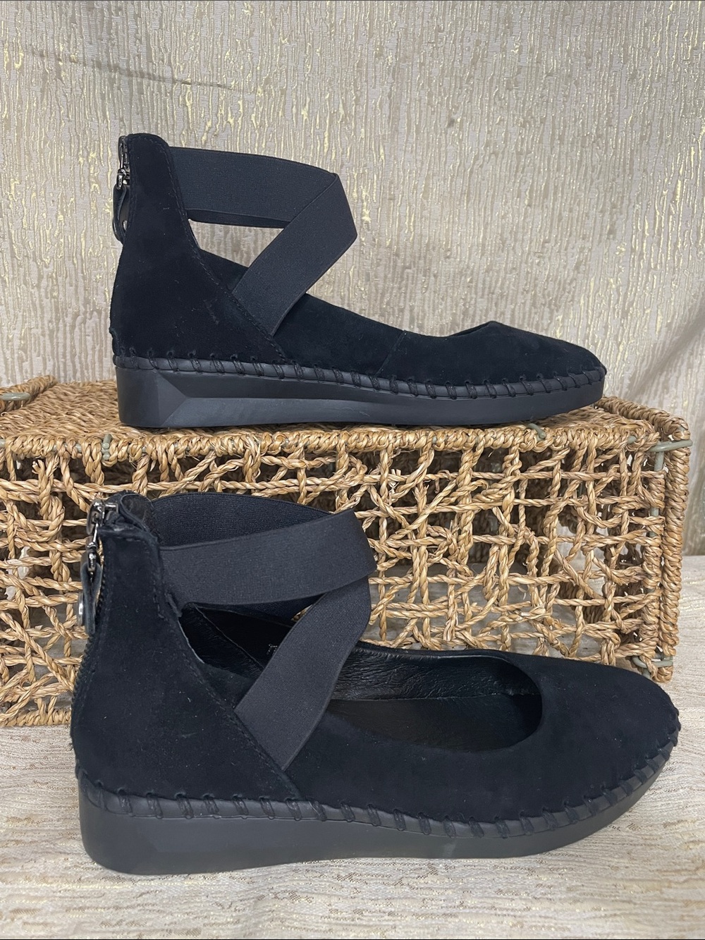 Bernie Mev Women's Black Suede Elastic-Strap Zippered Ballet Wedges Sz 38 MINT
